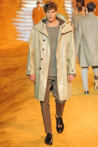 Look 12